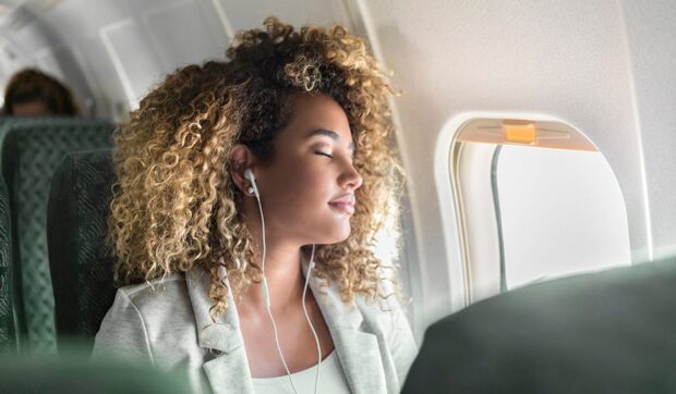 10 Tips to Stay Healthy on Long Flight
